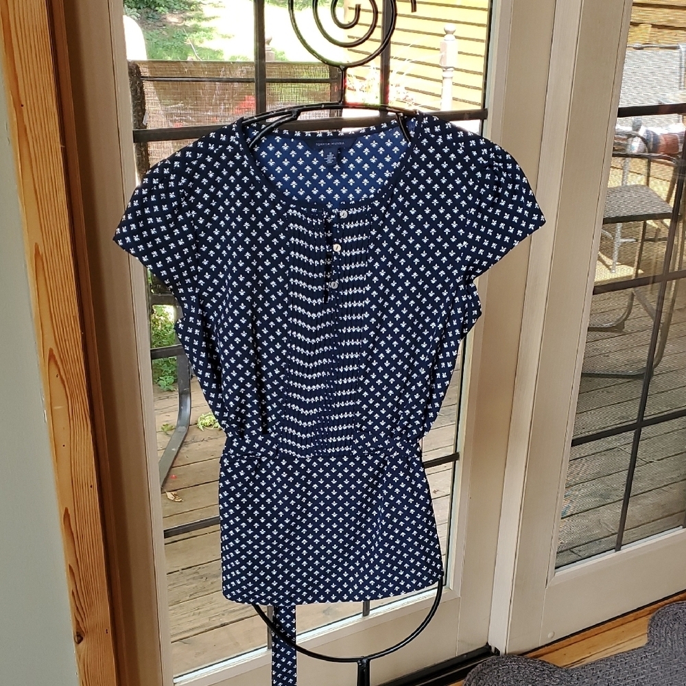 Tommy Hilfiger Blue and White Patterned Sz. M Blouse